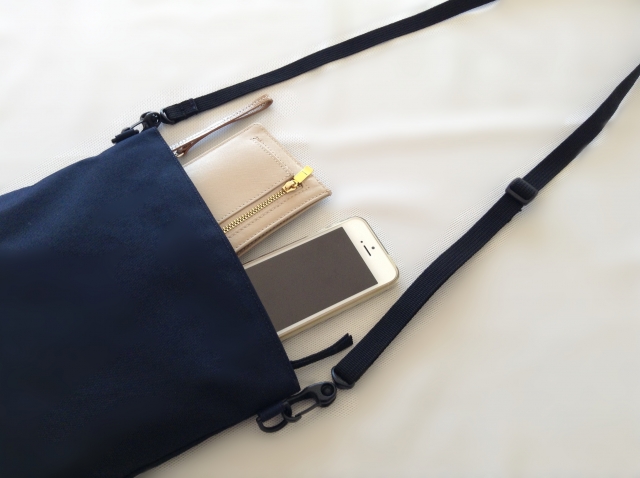 Smartphone pouch